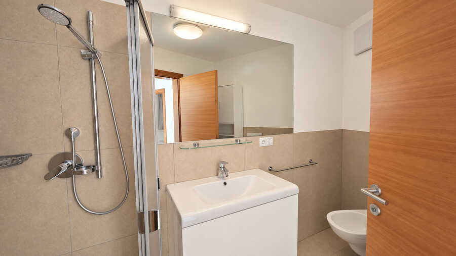 Nette Dreizimmerwohnung im Zentrum von Schlanders zu vermieten 3 Nette Dreizimmerwohnung im Zentrum von Schlanders zu vermieten 3
