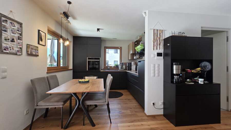Neuwertige, moderne Dreizimmerwohnung mit wunderschöner Aussicht und 4 Neuwertige, moderne Dreizimmerwohnung mit wunderschöner Aussicht und 4