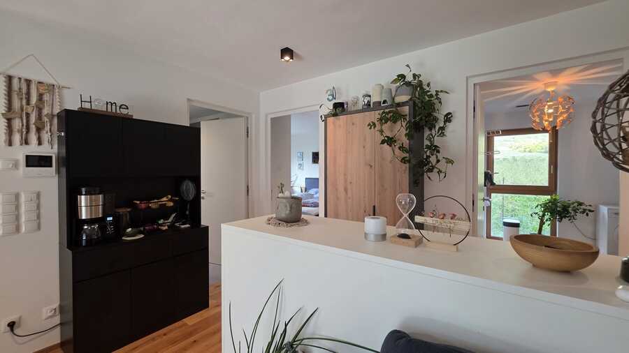 Neuwertige, moderne Dreizimmerwohnung mit wunderschöner Aussicht und 10 Neuwertige, moderne Dreizimmerwohnung mit wunderschöner Aussicht und 10
