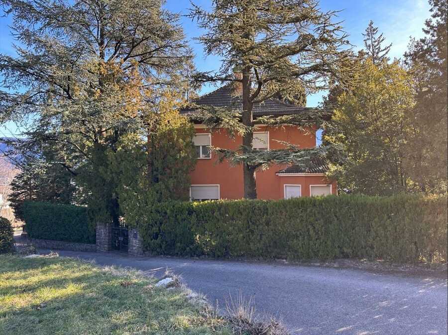 Herrschaftliche Villa in Top Lage