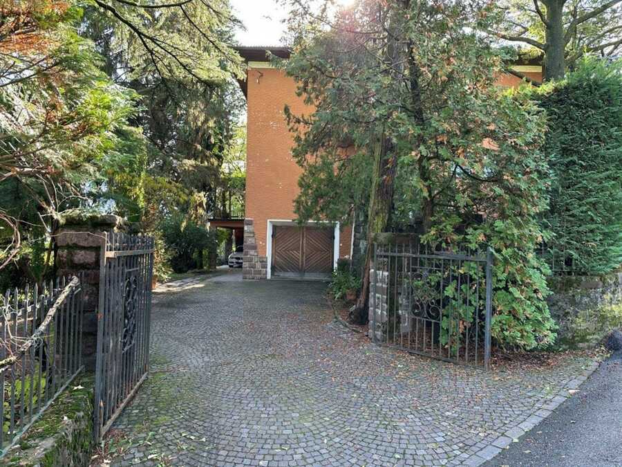 Herrschaftliche Villa in Top Lage 3