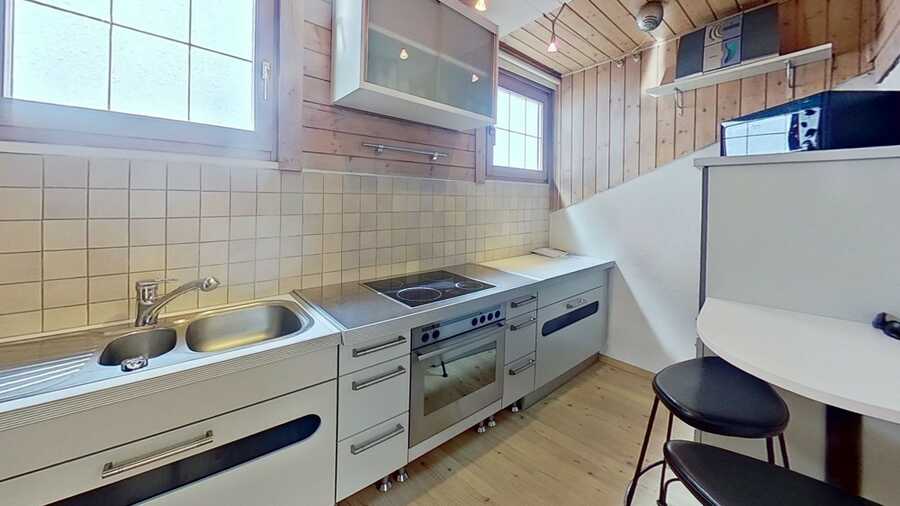 Sanierungsbedürftige Mansardenwohnung in der Altstadt mit Balkon 2