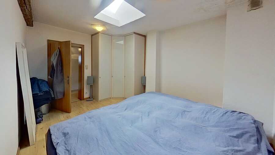 Sanierungsbedürftige Mansardenwohnung in der Altstadt mit Balkon 3