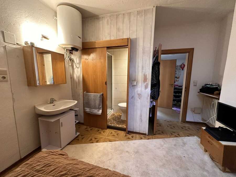 Sanierungsbedürftige Mansardenwohnung in der Altstadt 2
