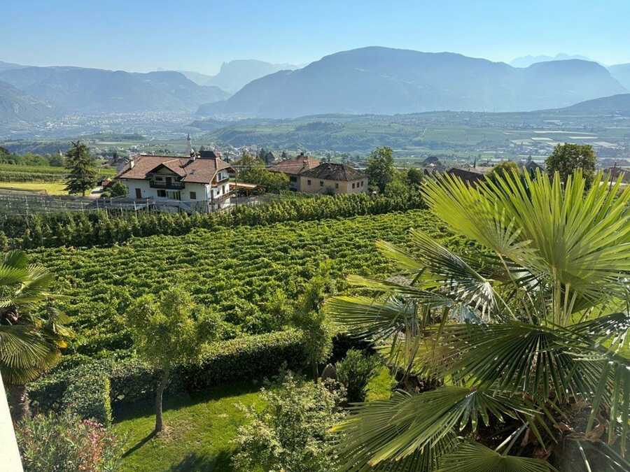 Dreizimmer-Duplexwohnung mit Panoramasicht ins Tal
