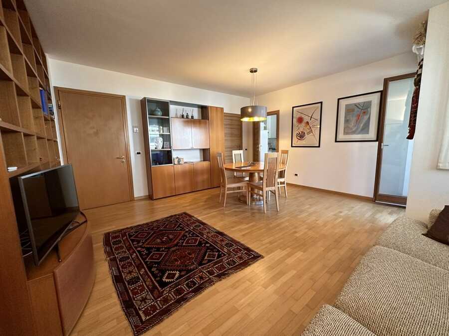Drei- Vierzimmerwohnung mit Terrasse in guter Lage