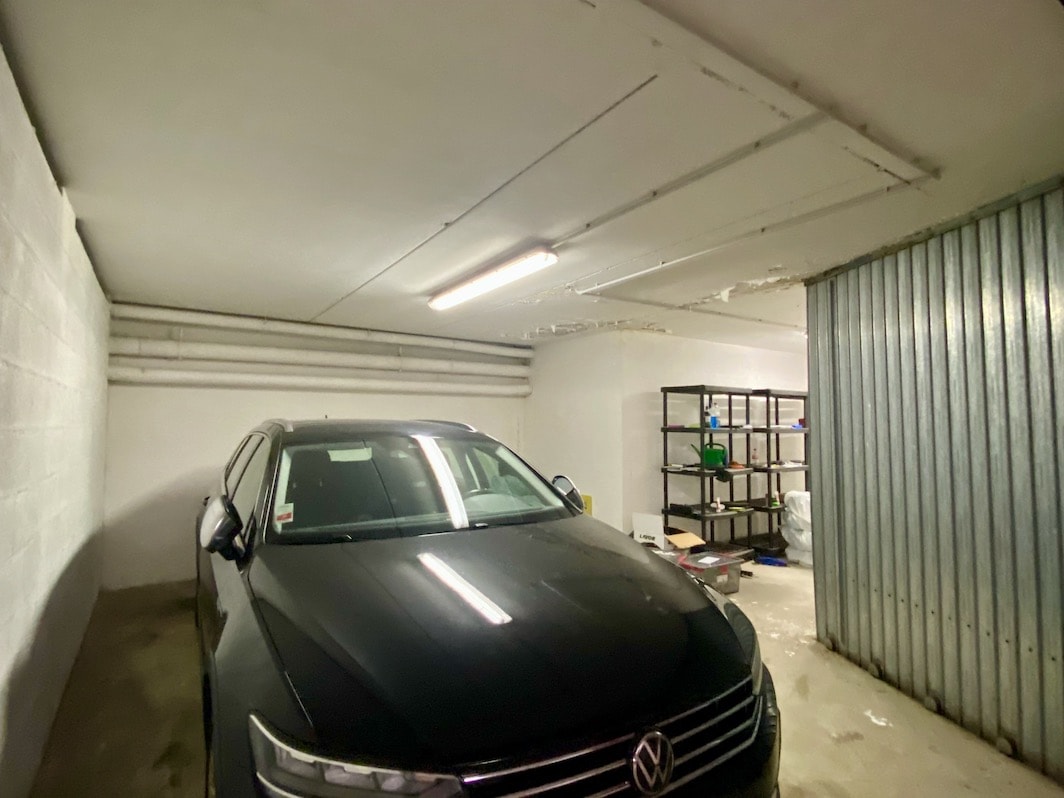 Cavourstraße, Bozen: geräumiger Garage mit verbundener Lagerfläch... Cavourstraße, Bozen: geräumiger Garage mit verbundener Lagerfläch...