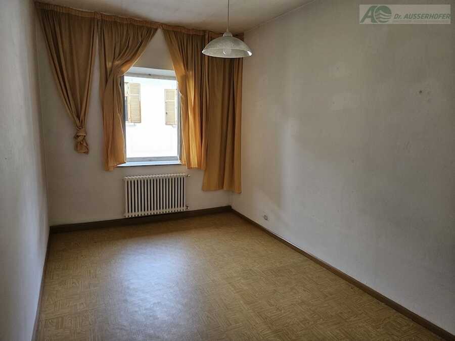 Dreizimmerwohung in denkmalgeschützen Gebäude mit Potential im Dorfz 6 Dreizimmerwohung in denkmalgeschützen Gebäude mit Potential im Dorfz 6