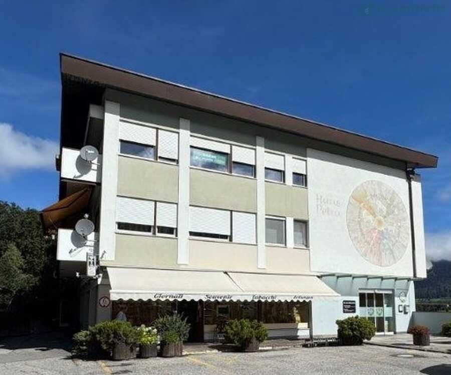 Dreizimmerwohnung im letzten Stock mit Blick ins Grüne in zentraler L Dreizimmerwohnung im letzten Stock mit Blick ins Grüne in zentraler L