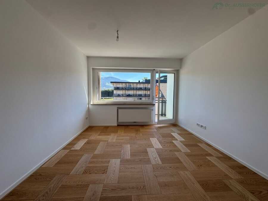 Dreizimmerwohnung im letzten Stock mit freiem Blick in zentraler Lage 6 Dreizimmerwohnung im letzten Stock mit freiem Blick in zentraler Lage 6