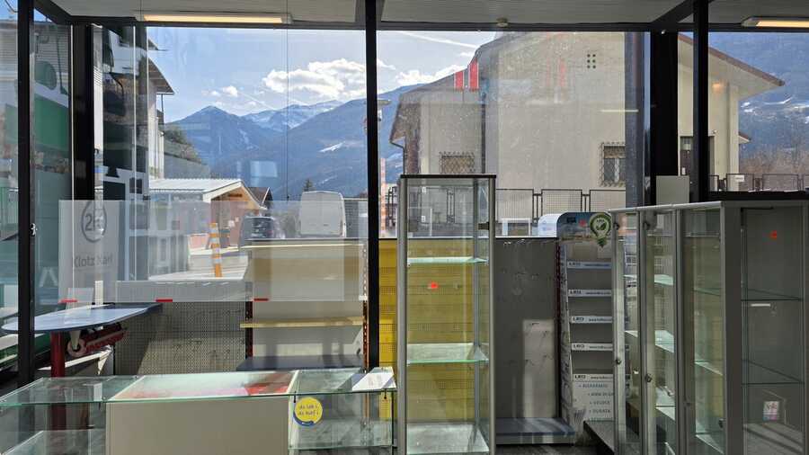 Helles, großzügiges Lokal in attraktiver Lage – ideal als Büro- o 9 Helles, großzügiges Lokal in attraktiver Lage – ideal als Büro- o 9