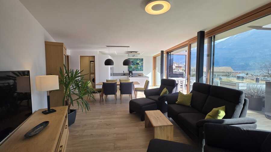 Traumhafte Dreizimmerwohnung mit großer Südterrasse, unverbaubarer B 5 Traumhafte Dreizimmerwohnung mit großer Südterrasse, unverbaubarer B 5