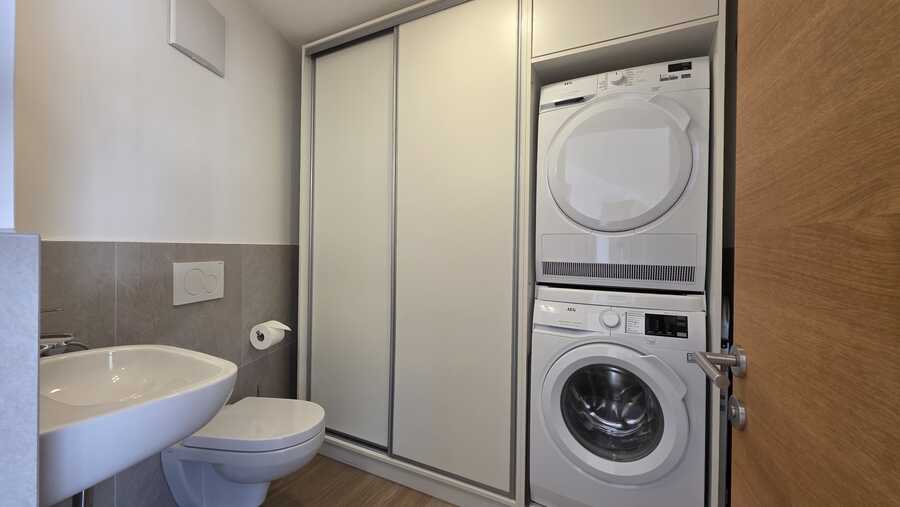 Traumhafte Dreizimmerwohnung mit großer Südterrasse, unverbaubarer B 8 Traumhafte Dreizimmerwohnung mit großer Südterrasse, unverbaubarer B 8