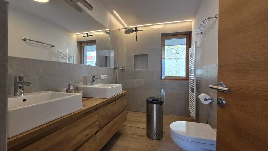 Traumhafte Dreizimmerwohnung mit großer Südterrasse, unverbaubarer B 9 Traumhafte Dreizimmerwohnung mit großer Südterrasse, unverbaubarer B 9