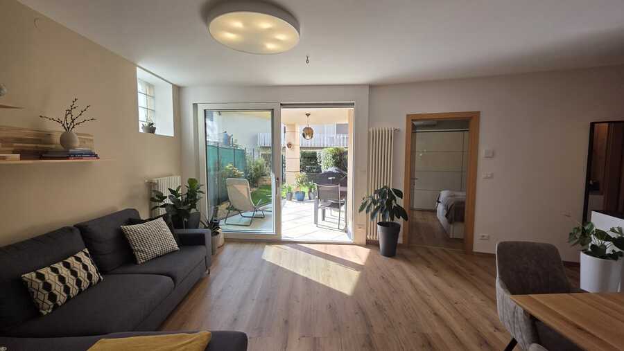 Stilvolle 2 Zimmer Wohnung mit privatem Garten und Terrasse 2 Stilvolle 2 Zimmer Wohnung mit privatem Garten und Terrasse 2